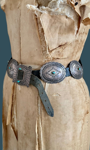 NAVAJO SILVER CONCHO Vintage Leather Belt • Medium