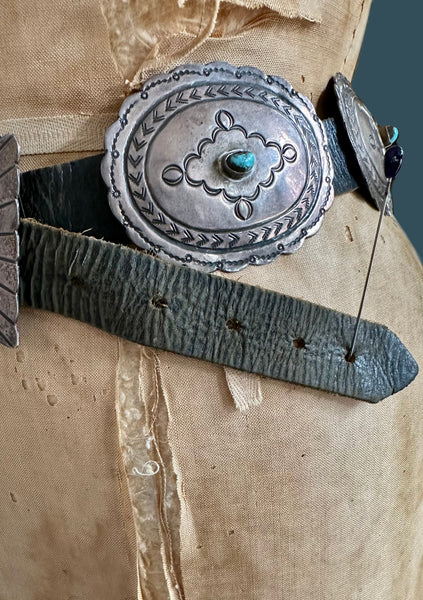 NAVAJO SILVER CONCHO Vintage Leather Belt • Medium