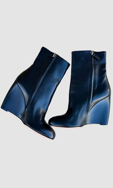 GUCCI Black Wedge Leather Booties • 7