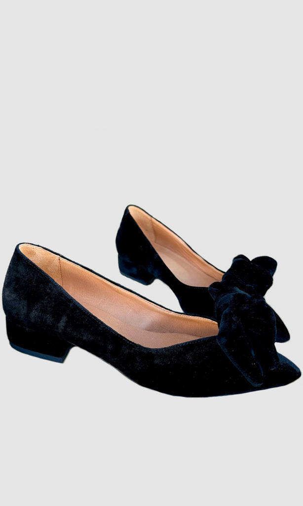 GANNI Velvet Pointed Flats • 6