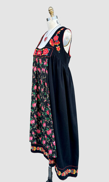 GUNHELD FLØYSTAD NORWEGIAN 1930s Vintage Embroidered Folk Dress • Medium