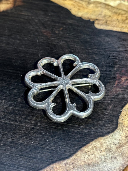 SANDCAST FLOWER Vintage 70s Silver Wheel Floral Brooch / Pin, Native American Navajo