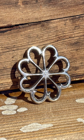 SANDCAST FLOWER Vintage 70s Silver Wheel Floral Brooch / Pin, Native American Navajo