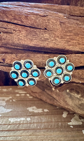 FLOWER CLUSTERS Sterling Silver & Turquoise Stud Earrings • 4g