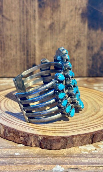 NEEDLEPOINT TURQUOISE CLUSTER Vintage Zuni 1950's Silver Cuff 26C09 • 114g