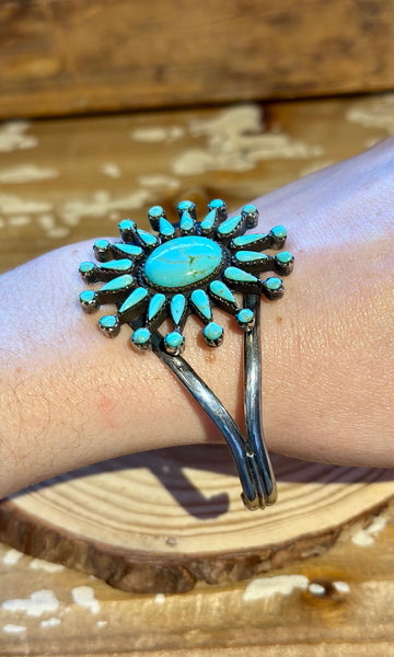 STARBURST NEEDLEPOINT Vintage Cluster Turquoise & Silver Cuff 26C16