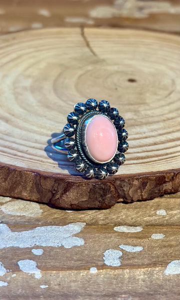 S. SKEETS PINK CONCH Shell & Silver Flower Ring 26R61 • Size 9 1/4