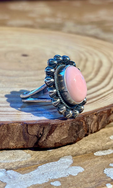 S. SKEETS PINK CONCH Shell & Silver Flower Ring 26R61 • Size 9 1/4