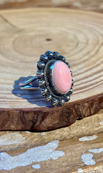 S. SKEETS PINK CONCH Shell & Silver Flower Ring 26R61 • Size 9 1/4