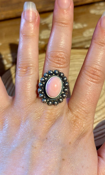 S. SKEETS PINK CONCH Shell & Silver Flower Ring 26R61 • Size 9 1/4