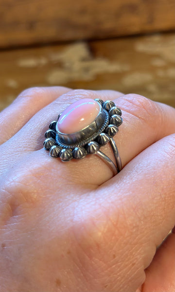 S. SKEETS PINK CONCH Shell & Silver Flower Ring 26R61 • Size 9 1/4