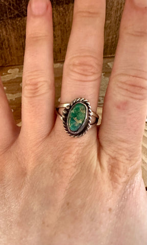 VINTAGE DARLING Silver & Turquoise Ring • Size 8 1/2