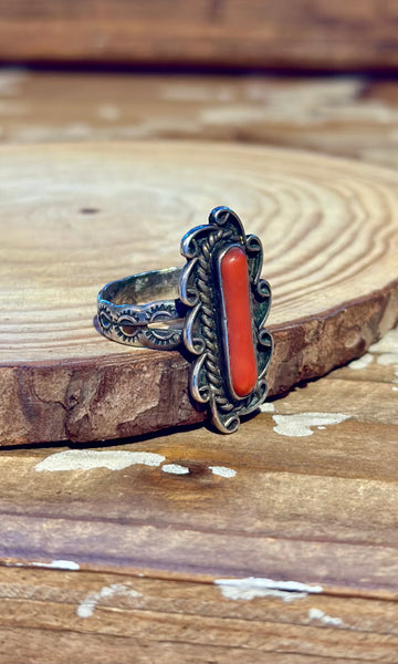 VINTAGE NAVAJO Coral & Sterling Silver Mid-Century Ring 26R64 • Size 7.5