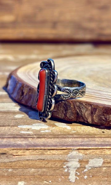 VINTAGE NAVAJO Coral & Sterling Silver Mid-Century Ring 26R64 • Size 7.5