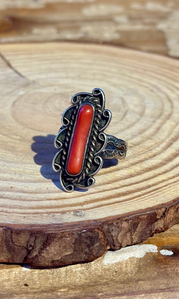 VINTAGE NAVAJO Coral & Sterling Silver Mid-Century Ring 26R64 • Size 7.5