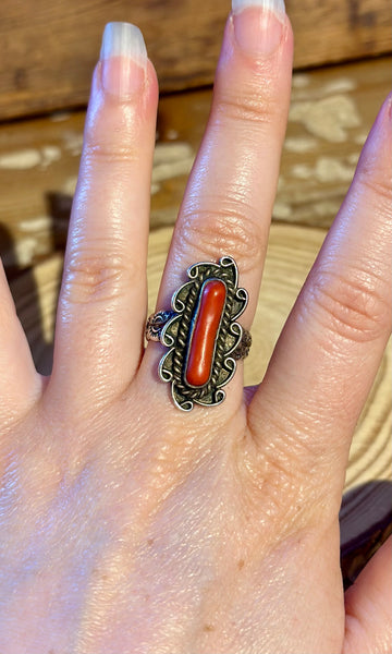VINTAGE NAVAJO Coral & Sterling Silver Mid-Century Ring 26R64 • Size 7.5