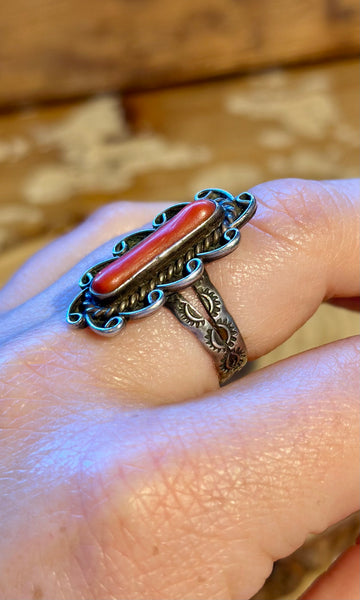 VINTAGE NAVAJO Coral & Sterling Silver Mid-Century Ring 26R64 • Size 7.5