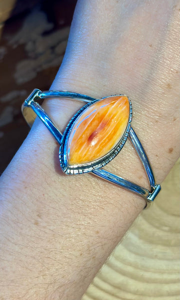 SAMSON ETSITTY NAVAJO Spiney Oyster & Sterling Silver Cuff 26C25