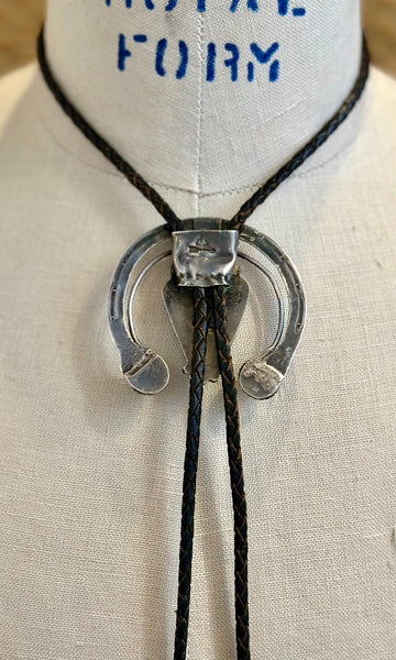 ART LEWIS NAJA Vintage 1950s Silver and Turquoise Onyx Bolo Tie 26B06