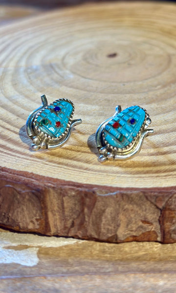 CORN HUSK TE Bowekaty Zuni Silver Stud Earrings