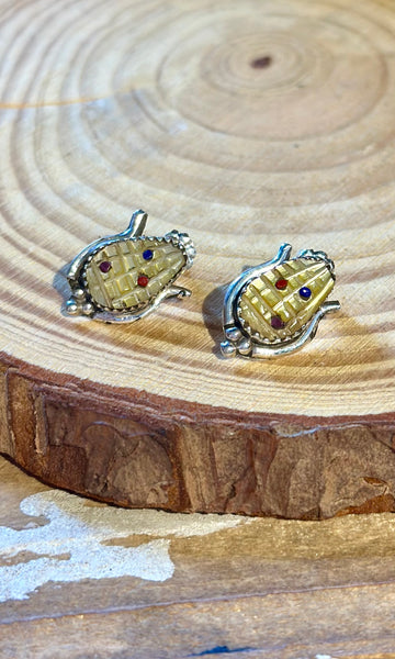 CORN HUSK TE Bowekaty Zuni Silver Stud Earrings