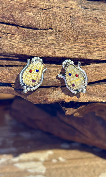 CORN HUSK TE Bowekaty Zuni Silver Stud Earrings
