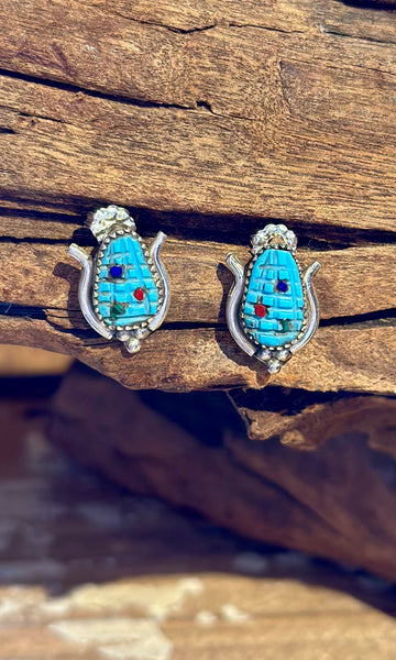 CORN HUSK TE Bowekaty Zuni Silver Stud Earrings