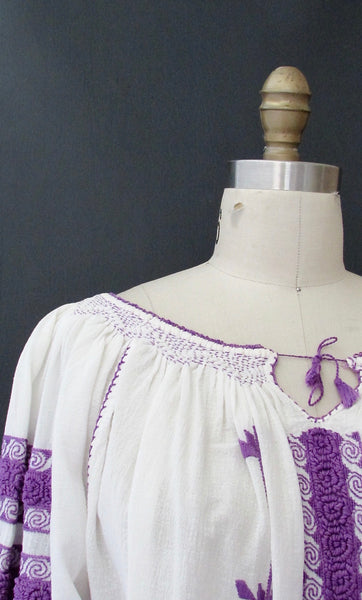 NICE FOLKS 1970s Hand Embroidered Romanian Peasant Top, Sz Small/Med