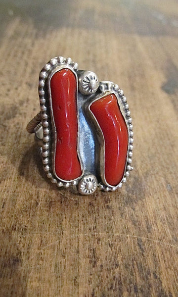 PRECIOUS RED CORAL Vintage Silver Ring with Hogan Studs, Sz 9 1/4