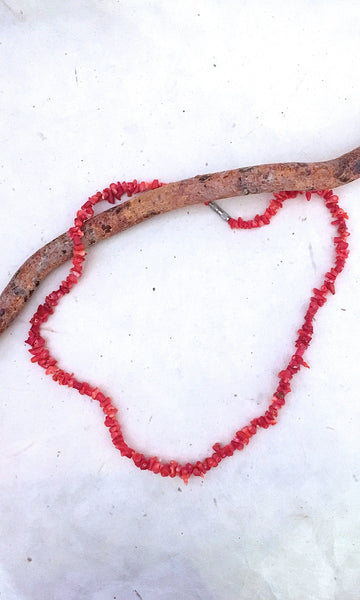 NATURE CALLING 1970s Natural Salmon Color Coral Branch Necklace