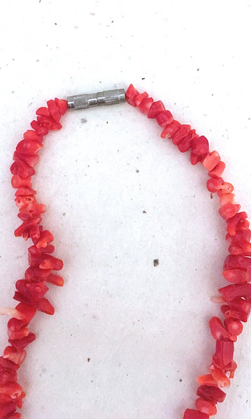 NATURE CALLING 1970s Natural Salmon Color Coral Branch Necklace